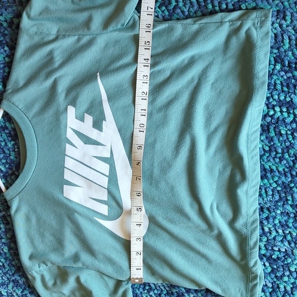 The Nike Tee Cropped - Size XS - Picture 10 of 11
